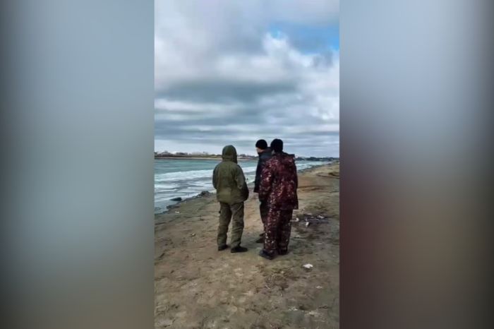 ​Осторожно, тонкий лёд! В Атырау полиция предупреждает рыбаков на реке Жайык​