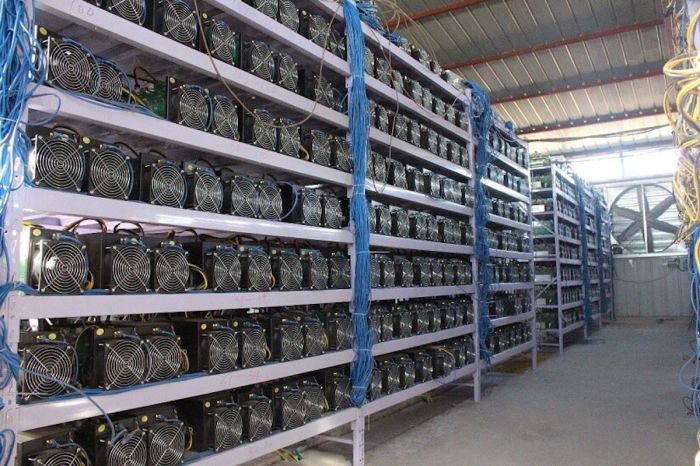 Не пустили в Россию: в Казахстане конфисковано 8 тонн оборудования для криптовалют