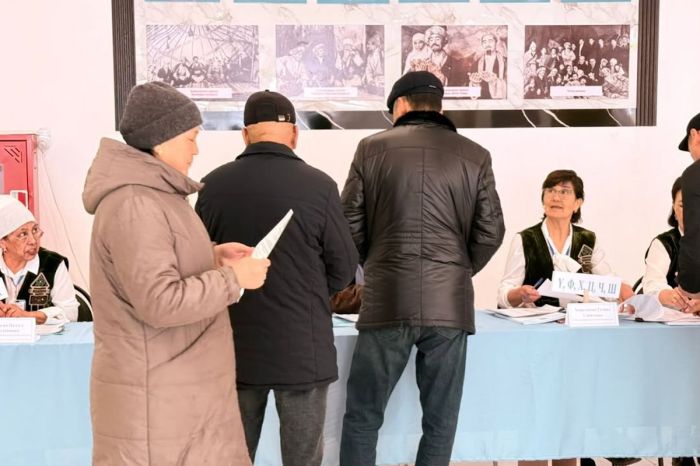 Высокая гражданская активность: как проходит голосование в Атырау
