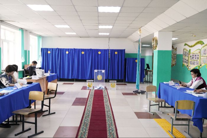 Фоторепортаж. Как проходит референдум в Атырау