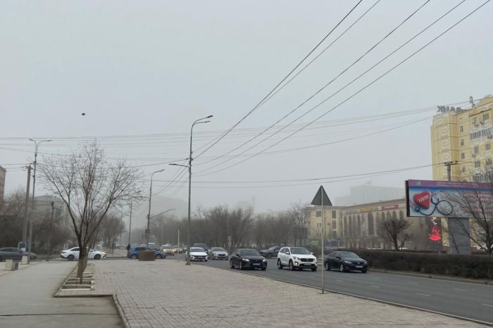 Атырау снова накрыла пыль