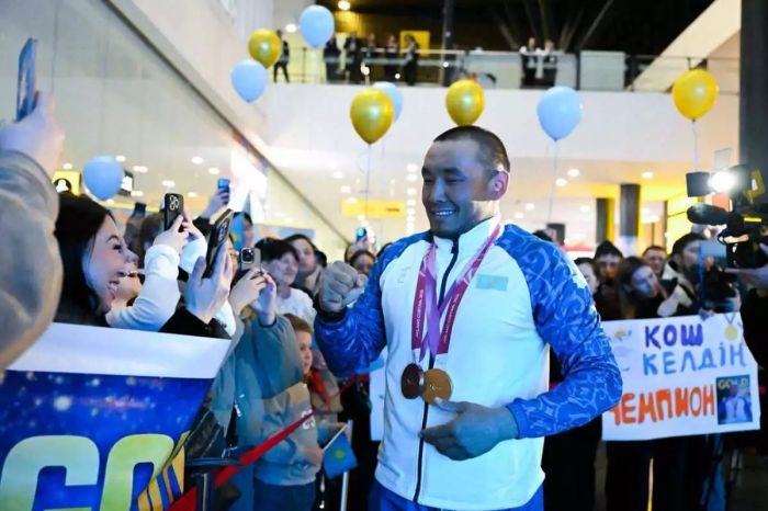 Чемпиона Паралимпиады с триумфом встретили в аэропорту Астаны