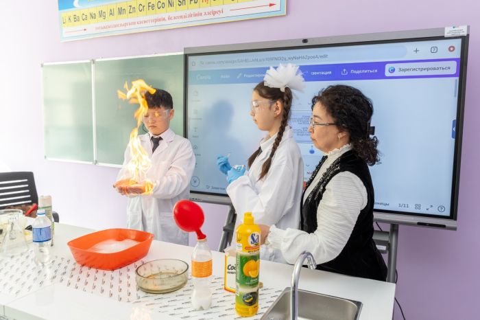 ​  Химия становится ближе: в сельских школах Атырауской области открыли современные лаборатории