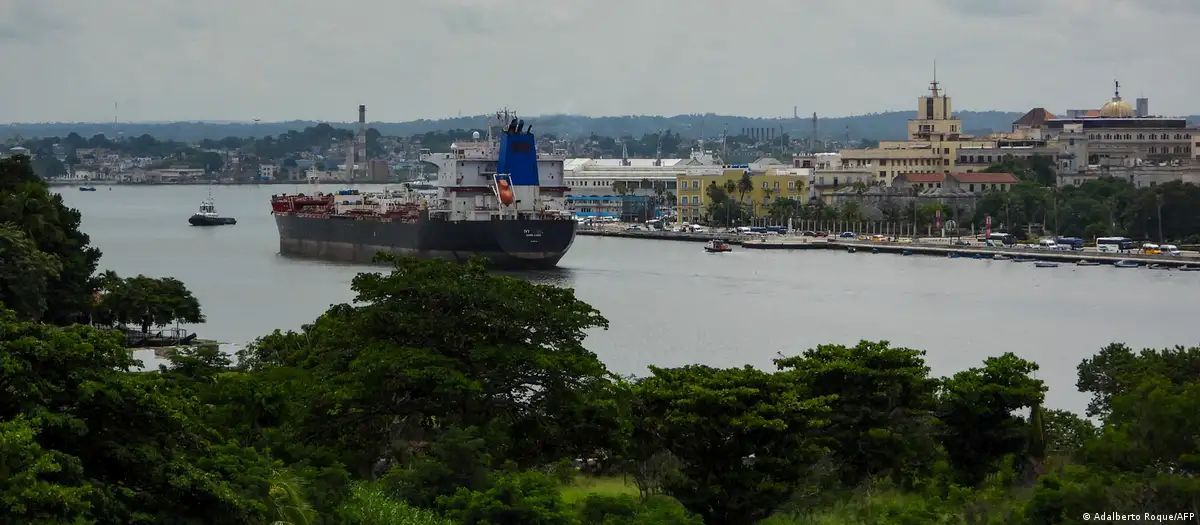 Танкер в порту столицы Кубы Гаваны, сентябрь 2025 года/Фото: Adalberto Roque/AFP Танкер в порту столицы Кубы Гаваны, сентябрь 2025 года/Фото: Adalberto Roque/AFP