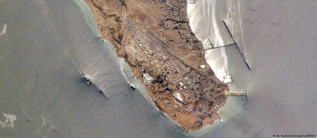 Через иранский остров Харк осуществляется большая часть экспорта нефти Исламской Республики/Фото: dts Nachrichtenagentur/IMAGO Через иранский остров Харк осуществляется большая часть экспорта нефти Исламской Республики/Фото: dts Nachrichtenagentur/IMAGO