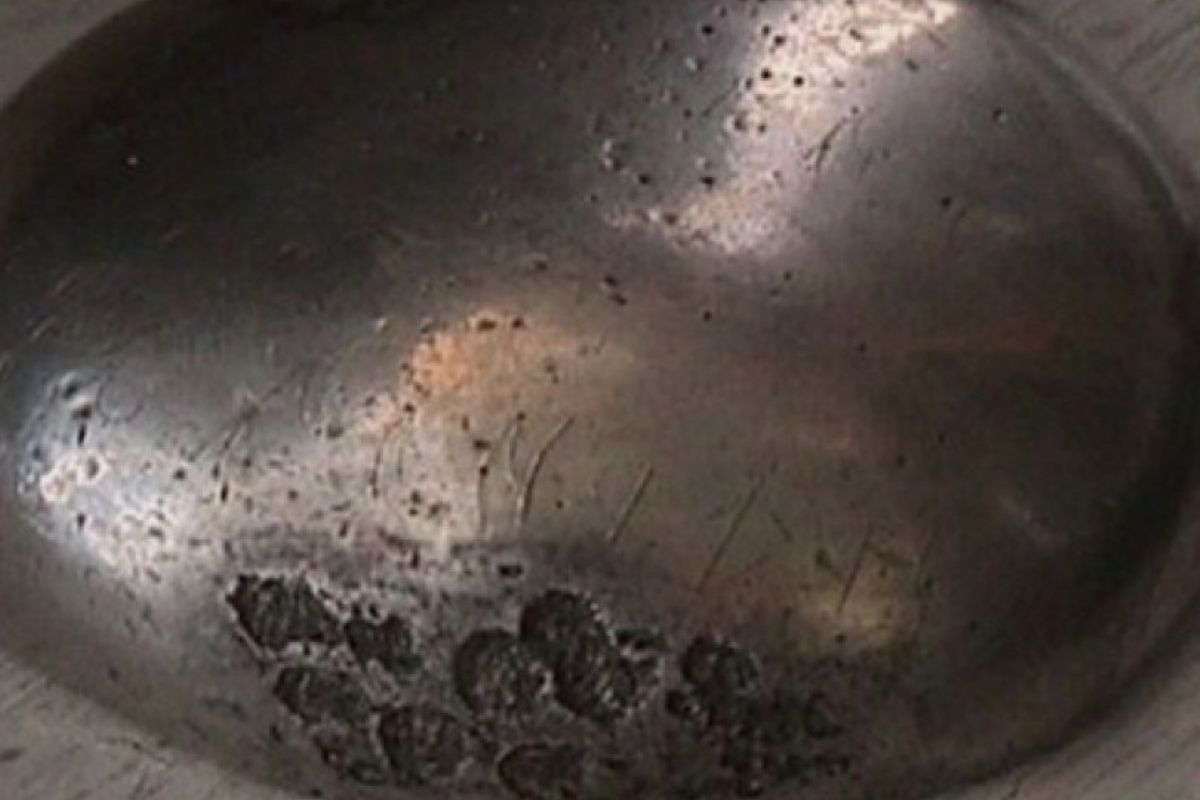 Руническое письмо на чаше из Иссыкских курганов. Руническое письмо на чаше из Иссыкских курганов.