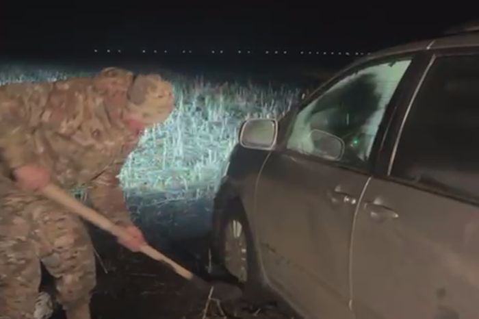 Спасатели пришли на помощь путникам в Атырауской области