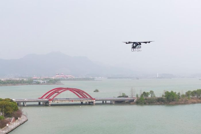 В Китае начали серийно выпускать летающие автомобили