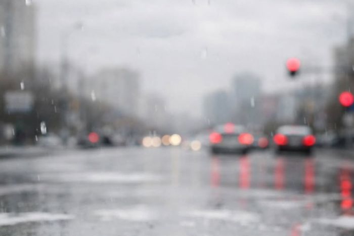 «Грязный дождь» в Атырау: власти начали проверку