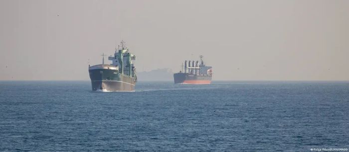 Турецкий танкер с нефтью из РФ подвергся атаке в Черном море