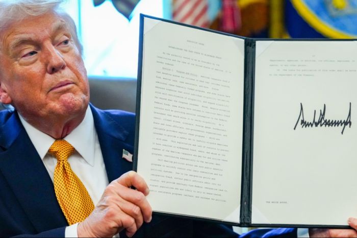 Доллары с именем Трампа: в Минфине США анонсировали выпуск новых купюр