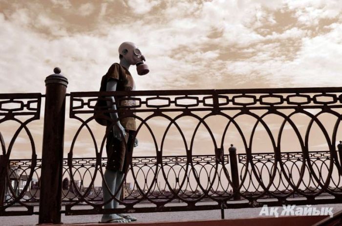 Жители трех микрорайонов Атырау пожаловались на запах гари