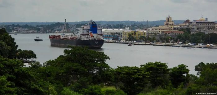 США пропустили российский нефтяной танкер к Кубе