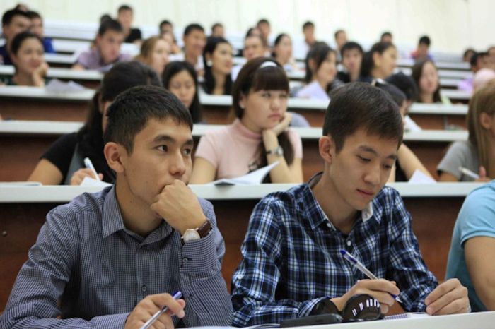 На сколько подорожает обучение в вузах Казахстана в 2026 году? Ответ министра