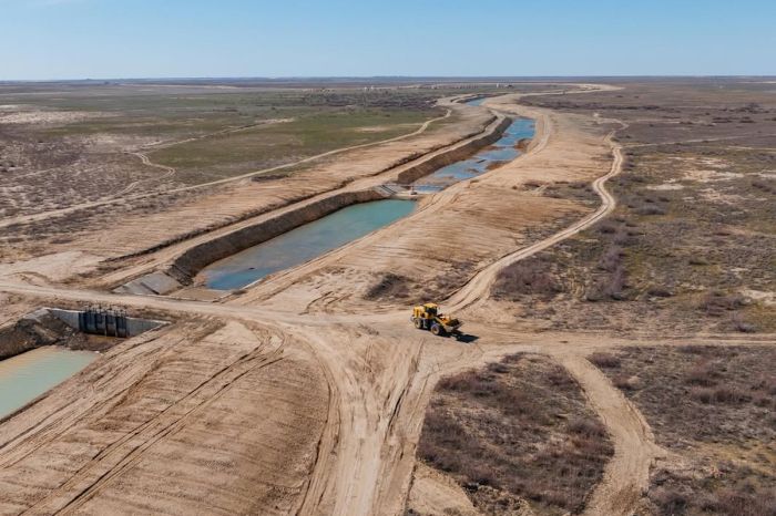 В Жылыойском районе укрепляют дамбы и очищают русла рек
