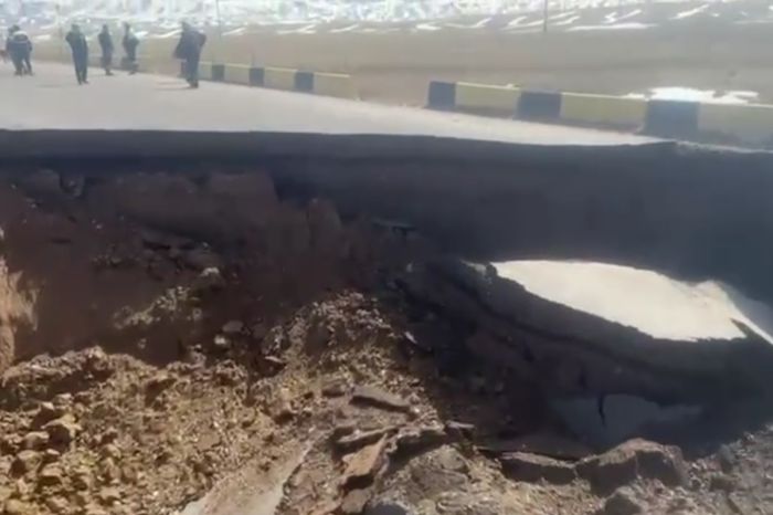 На трассе Кеген – Нарынкол размыло дорогу из-за талых вод