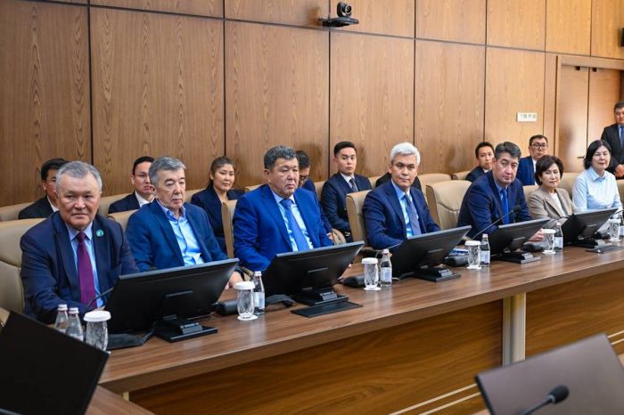 Атырауские ветераны получили награды от «КазМунайГаза» ко Дню геолога