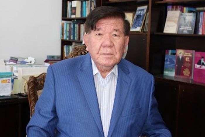 Легендарный поэт Мухтар Шаханов в реанимации