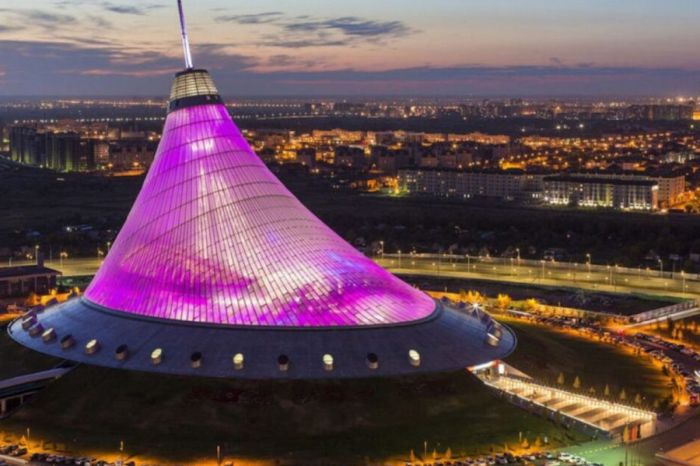 «Хан Шатыр» в Астане продают? В Сети появилось объявление