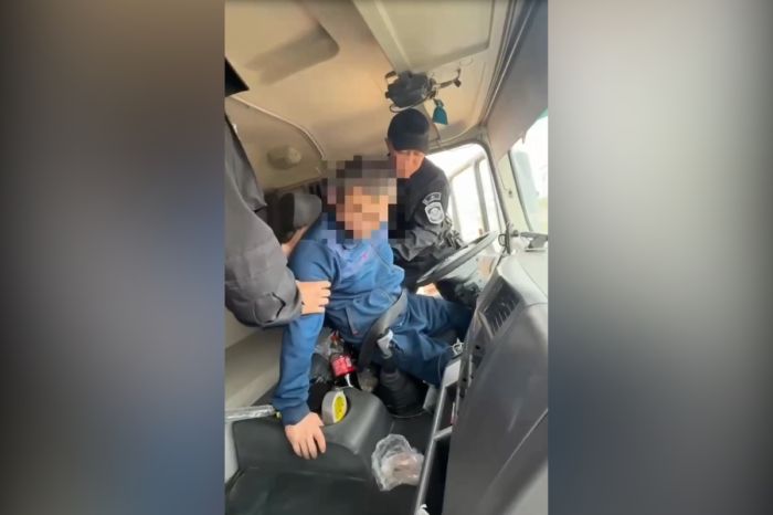 Сотрудники СОБР спасли мужчину на трассе Атырау–Кульсары