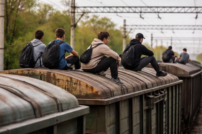 Подростков заметили на вагонах грузового поезда в Алматы