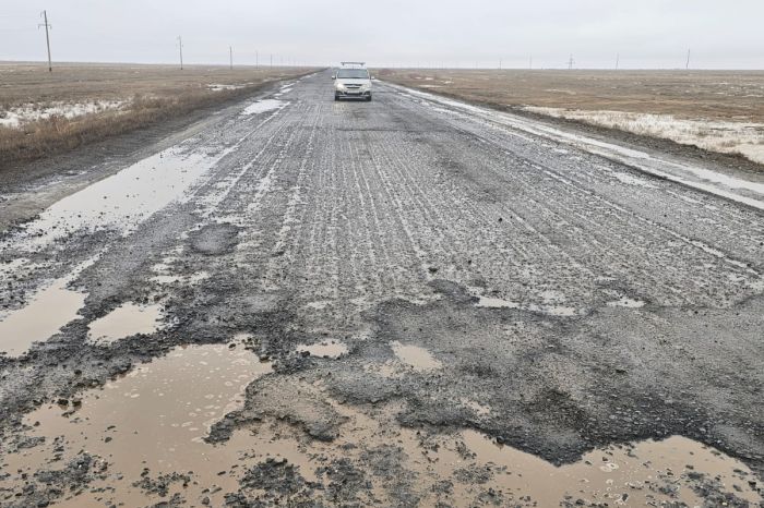 Почему дороги в Казахстане служат в два раза меньше срока: депутаты назвали причину