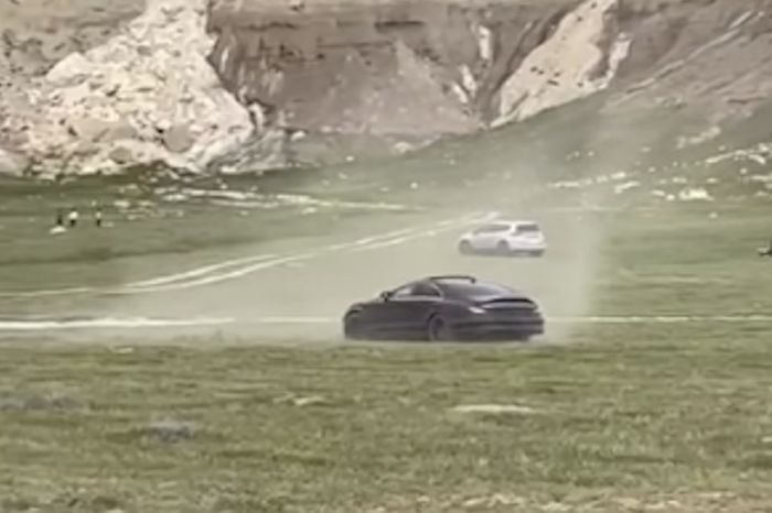 Уникальный памятник природы в Мангистау превратили в площадку для дрифта