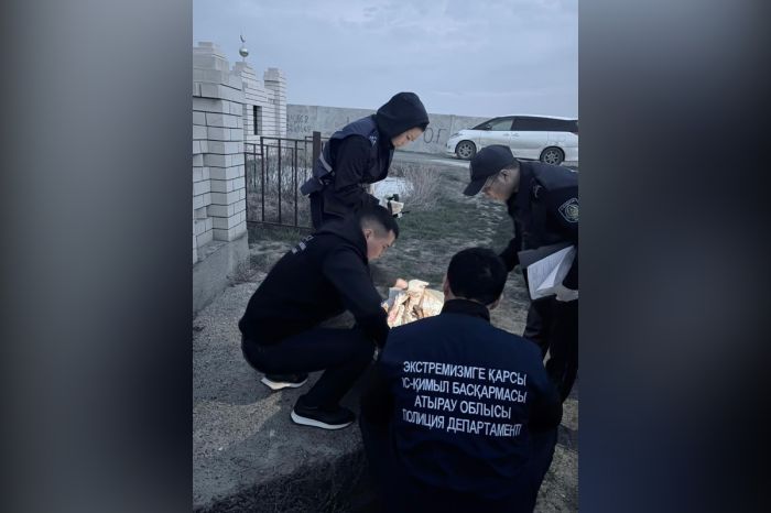 Ружьё и патроны обнаружили в могиле в Атырау