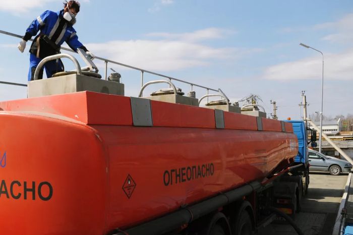 В Казахстане планируют продлить запрет на вывоз бензина и дизтоплива