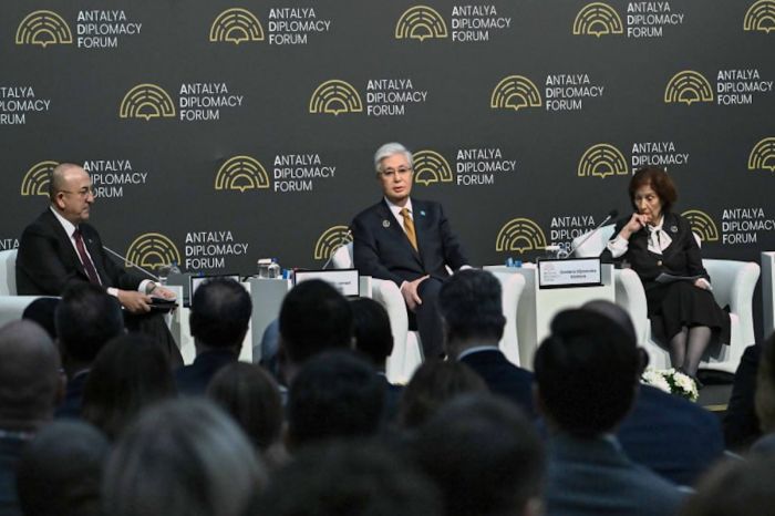 Токаев обозначил ключевые вызовы мировой политики на дипломатическом форуме