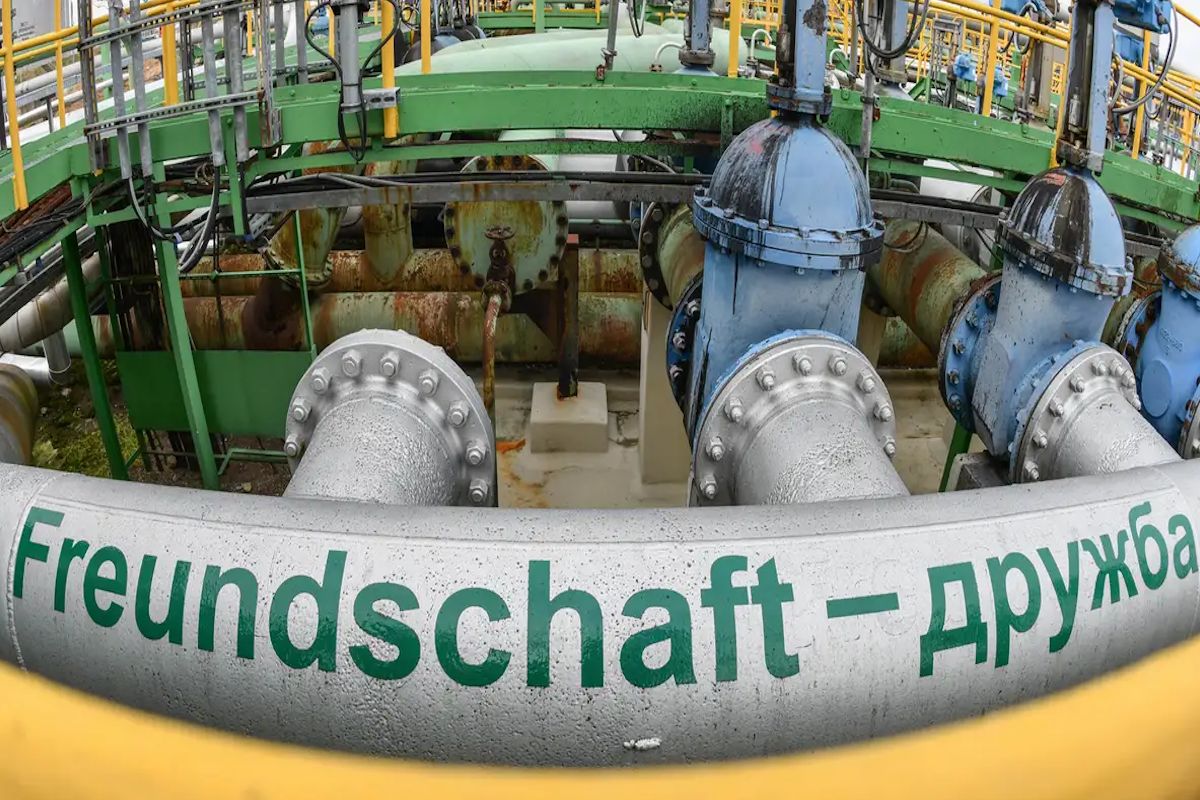 Надпись на оборудовании нефтеперерабатывающего завода в Шведте / Фото: picture-alliance/dpa/P. Pleul