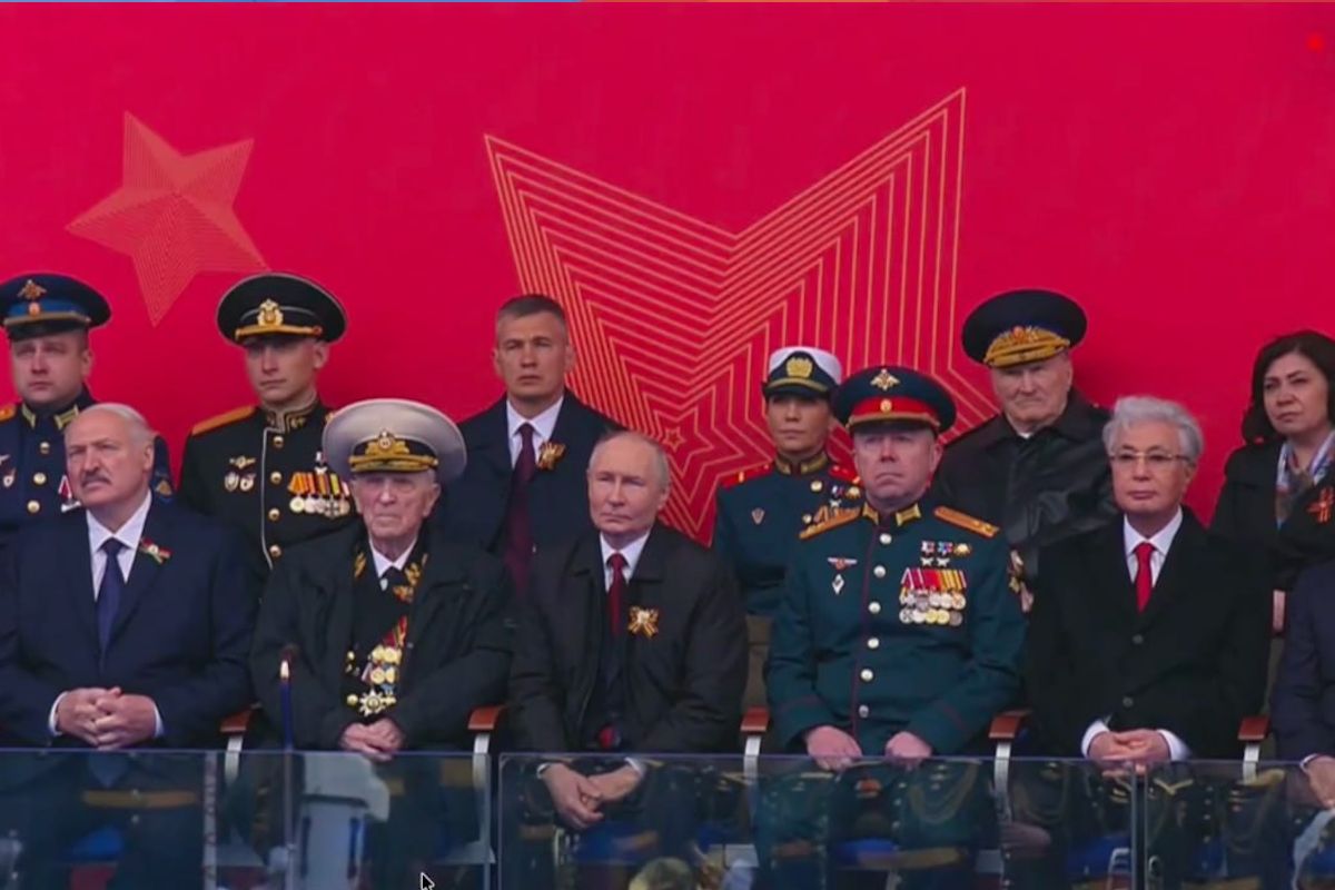 скриншот трансляции парада Победы