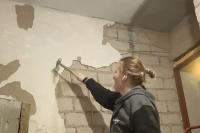 В Казахстане девушке из детдома за сутки собрали деньги на квартиру