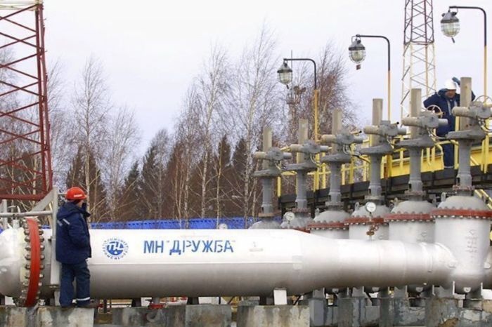 "Технической возможности нет": Россия остановила прокачку нефти из Казахстана по "Дружбе"
