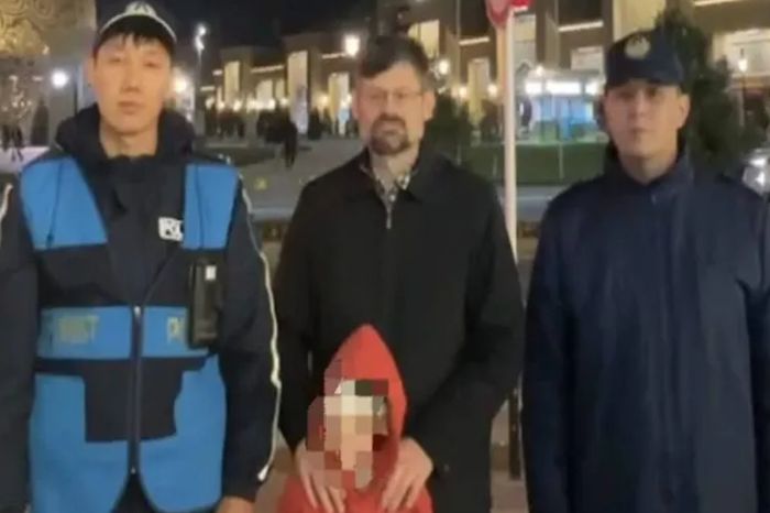 Американец потерял ребенка возле мавзолея в Казахстане