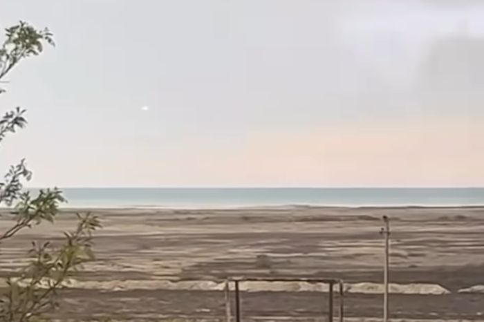 Неопознанный объект упал в Каспий