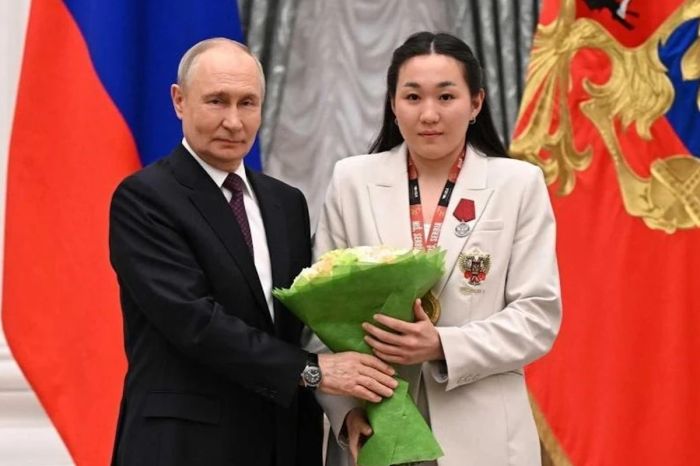 Путин наградил казашку орденом «За заслуги перед Отечеством»