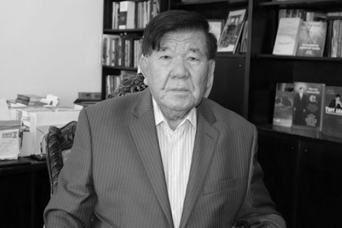 В Алматы улицу Розыбакиева могут переименовать после смерти Мухтара Шаханова