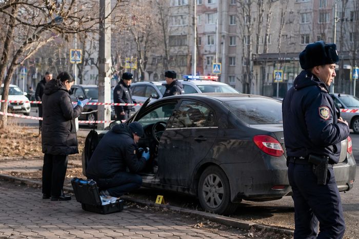 17 ножевых ранений: тело женщины нашли в машине в Караганде