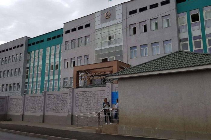 Электрошокер, кулаки и бутылка с водой: в Алматы осудили полицейских за пытки в РУВД