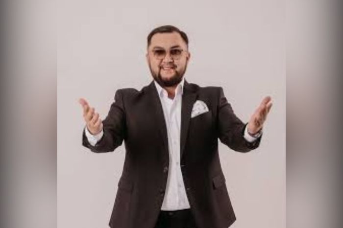 В Казнете обсуждают инцидент в поезде с участием известного КВН-щика