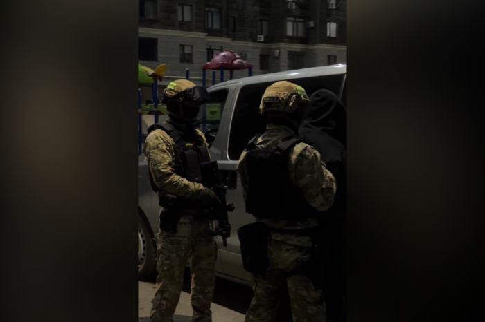 Килограмм черной икры изъяли у 26-летнего жителя Актау