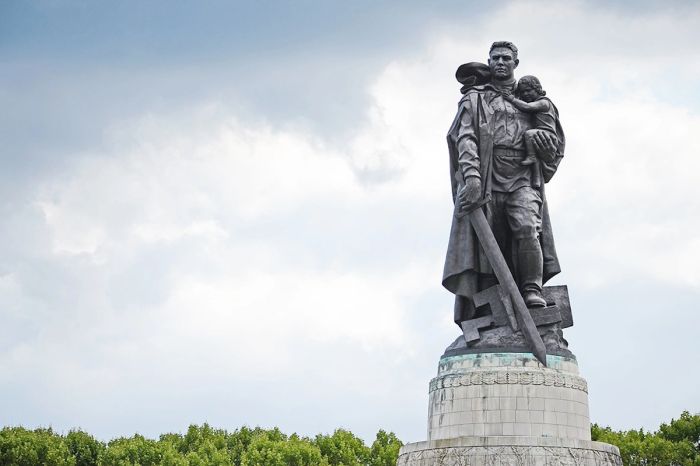 В Берлине запретили советскую символику 8 и 9 мая