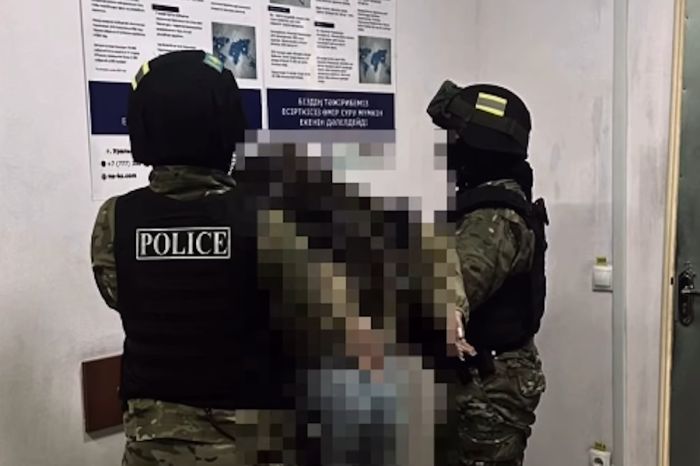 В Уральске задержали женщину, подозреваемую в интимном шантаже