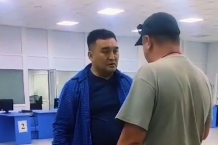 Россиянин устроил скандал в ЦОНе Павлодара