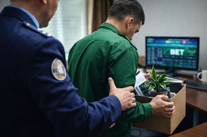Госслужащего в Жетысу уволили за участие в азартных играх