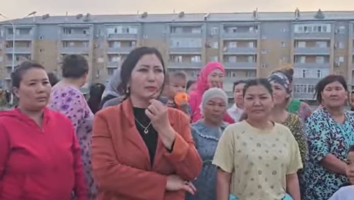 Жители Кульсары требуют пересчитать стоимость квартир после паводка