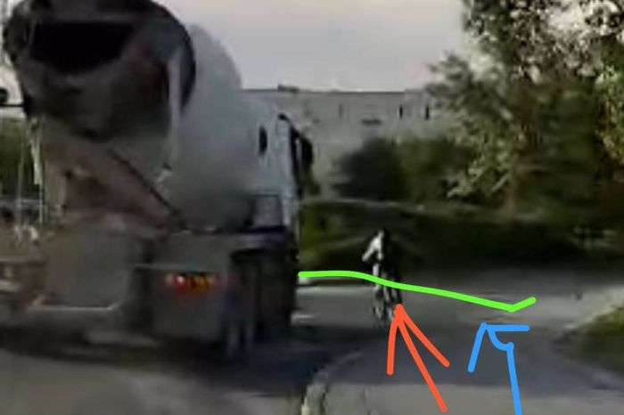 В Астане под колёсами бетономешалки погиб школьник на велосипеде
