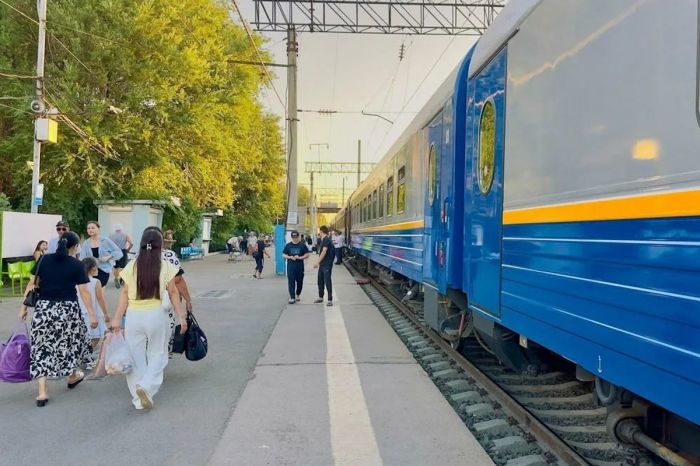 КТЖ запускает три дополнительных пригородных поезда