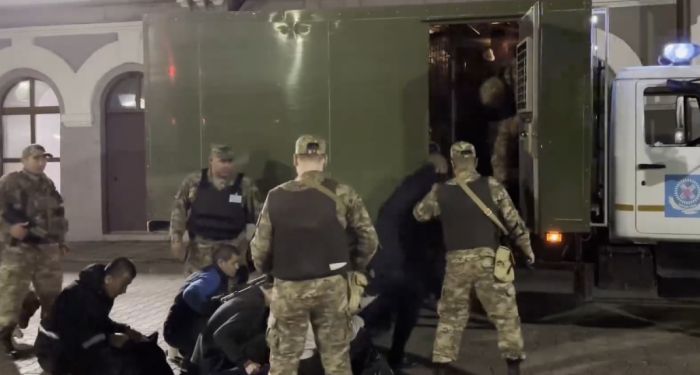  Скрывался 20 лет: беглого преступника экстрадировали из России в Казахстан